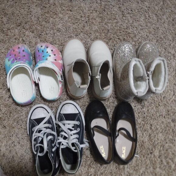 Lot of 5 Girls Crocs Converse Size 10 - Picture 1 of 1